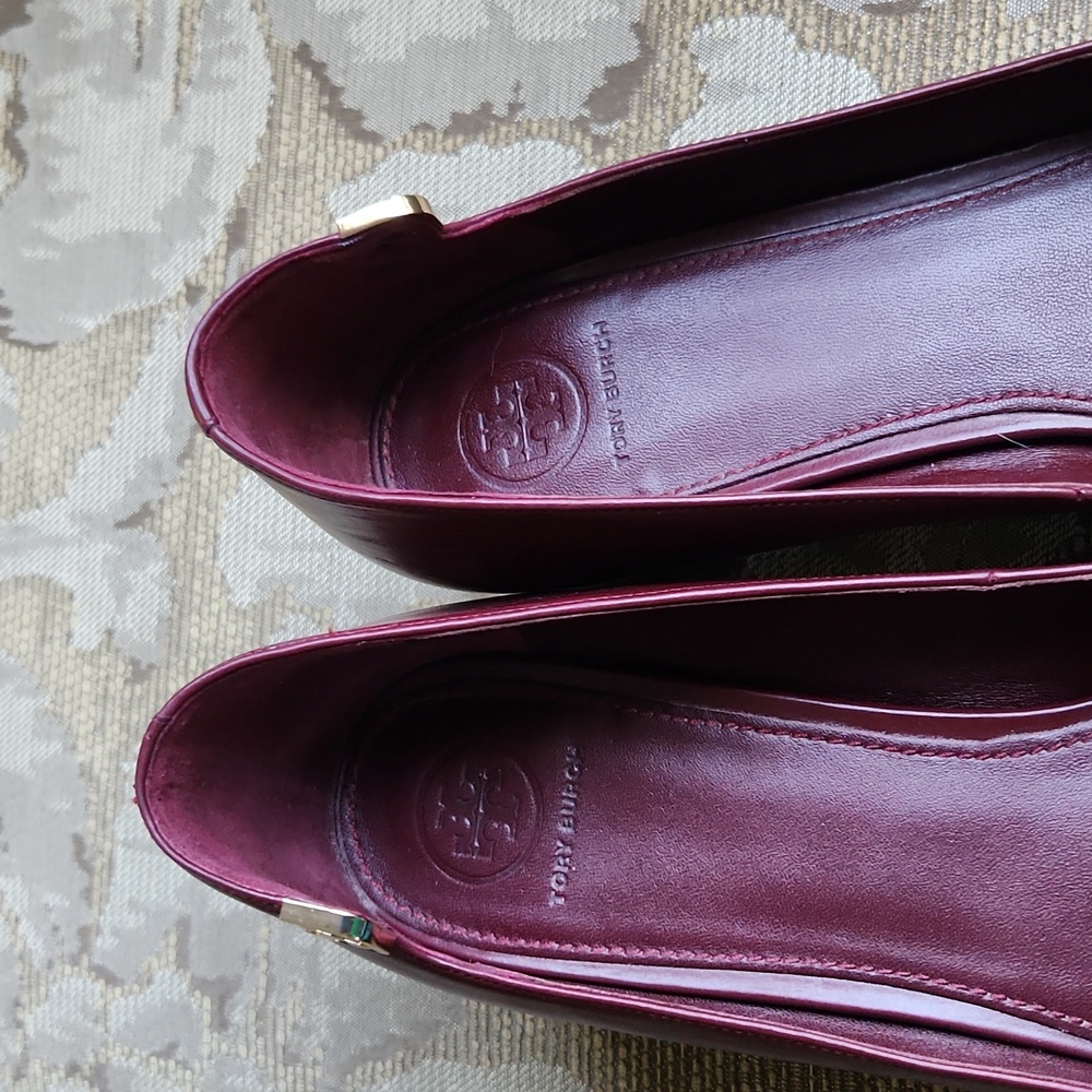 Burgendy Burch Elizabeth Pumps - Picture 10 of 12